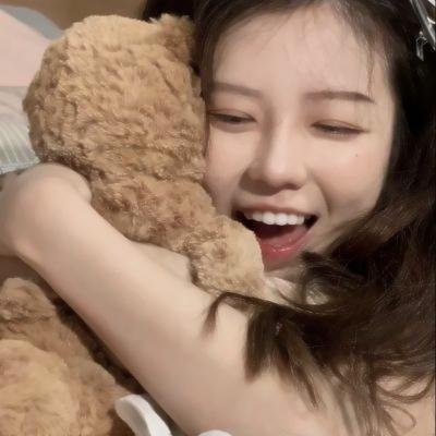 完蛋，醒来后我被美女包围了